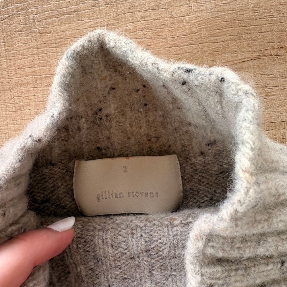Gillian Steven’s Dean pullover - Picture 3 of 3